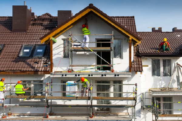 C’est l’histoire d’un couple qui transforme une maison en appartements…