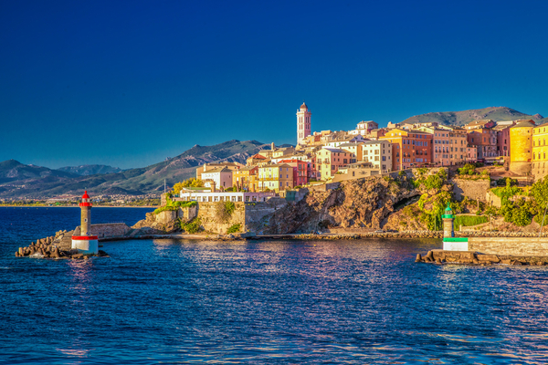 Coronavirus (COVID-19) : du nouveau pour les voyages vers la Corse