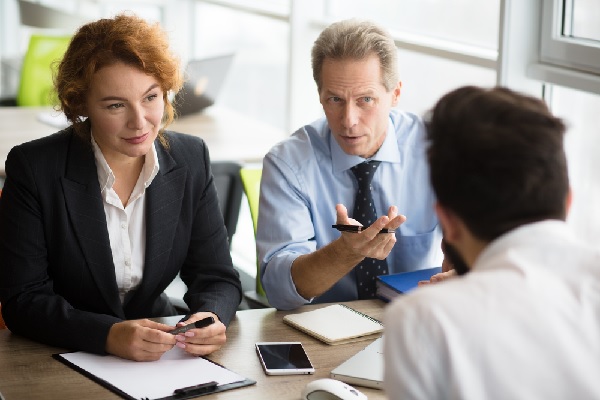 C’est l’histoire d’un employeur qui convoque un salarié à un entretien préalable… auquel il ne peut assister…