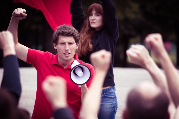 Exercice du droit de grève : employeur responsable = journée de grève payée ?