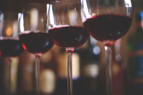 Négociant vinificateur : quand les douanes découvrent un excédent de vin…
