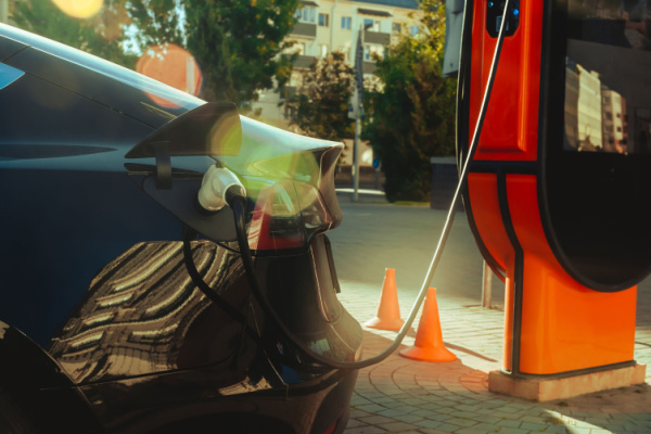Bornes de recharge de véhicules électriques : il en faut plus !