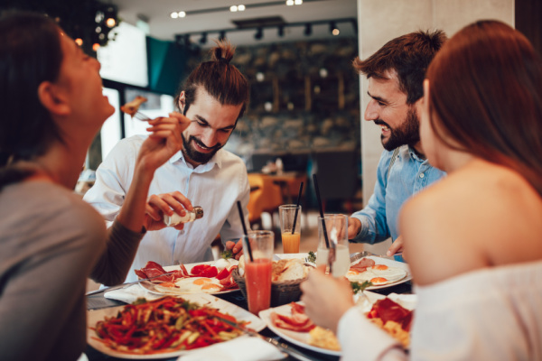 Titres-restaurant : relèvement de la limite d’exonération de cotisations pour 2023